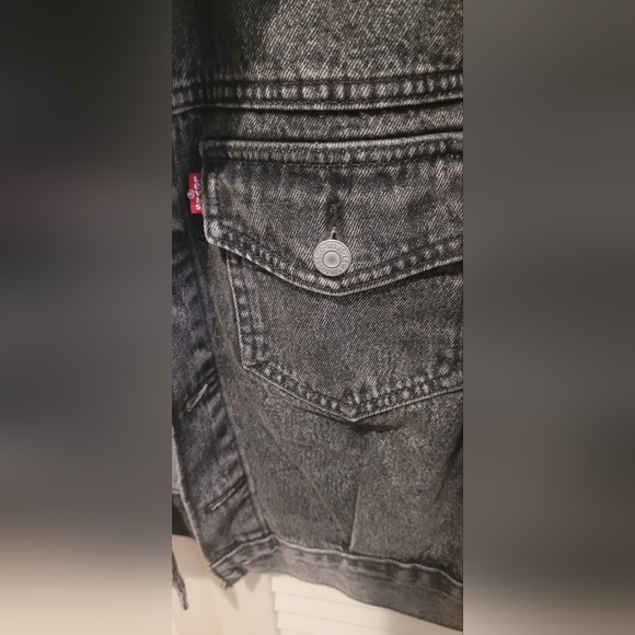 Women's Levi's denim jacket size small - Picture 2 of 3